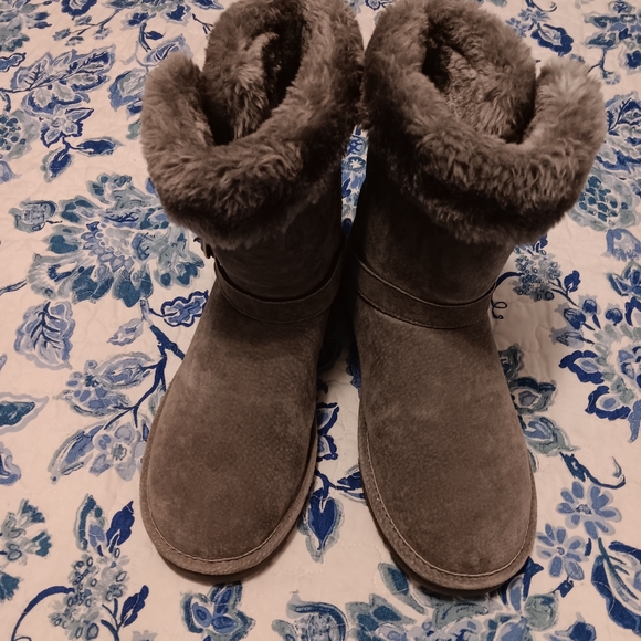 Lamo winter gray boots, size 11M - Picture 6 of 6